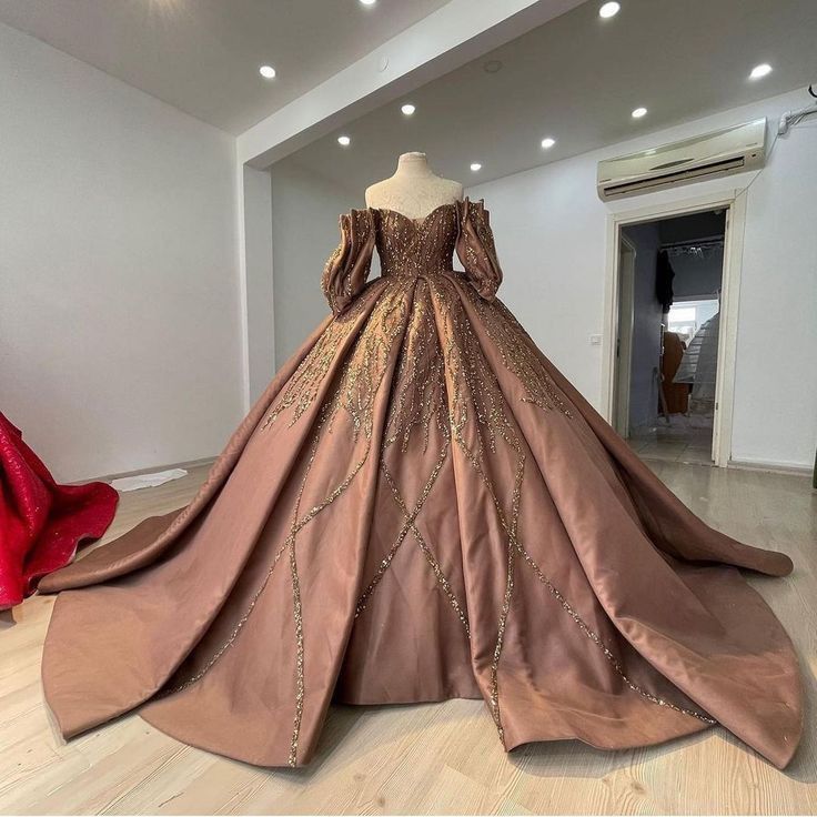 Braunes, glänzendes, elegantes, perlenbesetztes, herzförmiger Ausschnitt, kurze Ärmel, langes, bodenlanges Satin-Ballkleid, Abendkleid gh3453