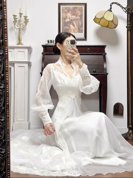 Ivory Vintage Chiffon Wedding Gown, V‑Neck Lace Illusion Neckline, Vintage Lantern Long Sleeves, Lace Appliqués Empire Waist, Draped Flowy Full‑Length Skirt, Lace‑Trimmed Long Train, Bridal Prom Dress gh8773