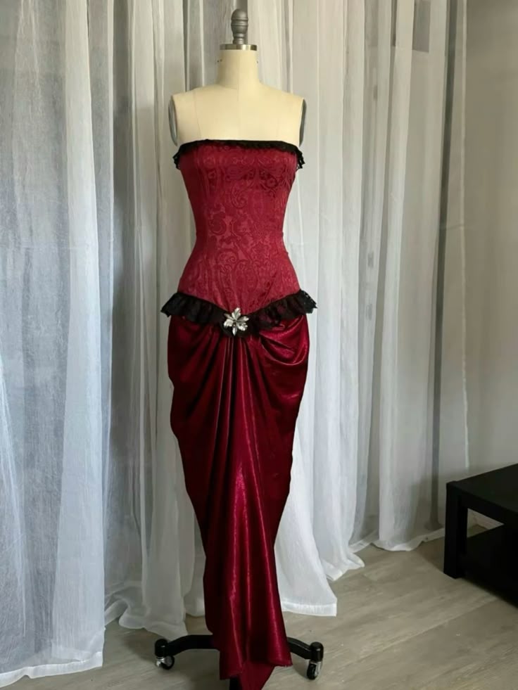 Robe de soirée longue en satin et dentelle délicate à la mode rétro bordeaux gh3466