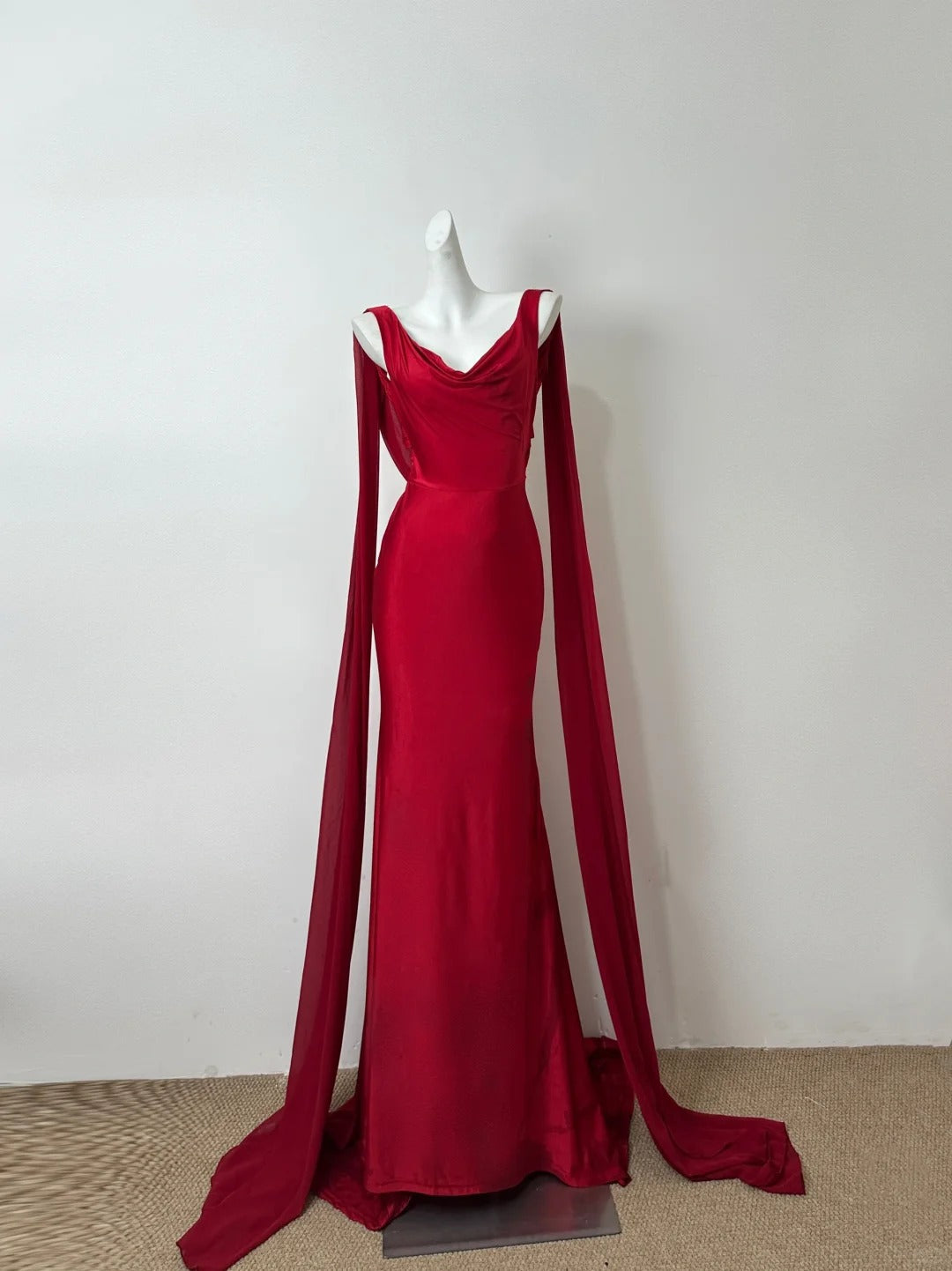Girlhomeshops--Red sway collar halter back ribbon long satin prom dress party dress gh5478