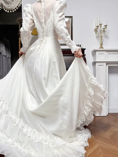 Ivory Vintage Ruffled‑V‑Neck Lace Puff‑Sleeve Diagonal‑Ruffle Long Train Wedding Dress gh8776