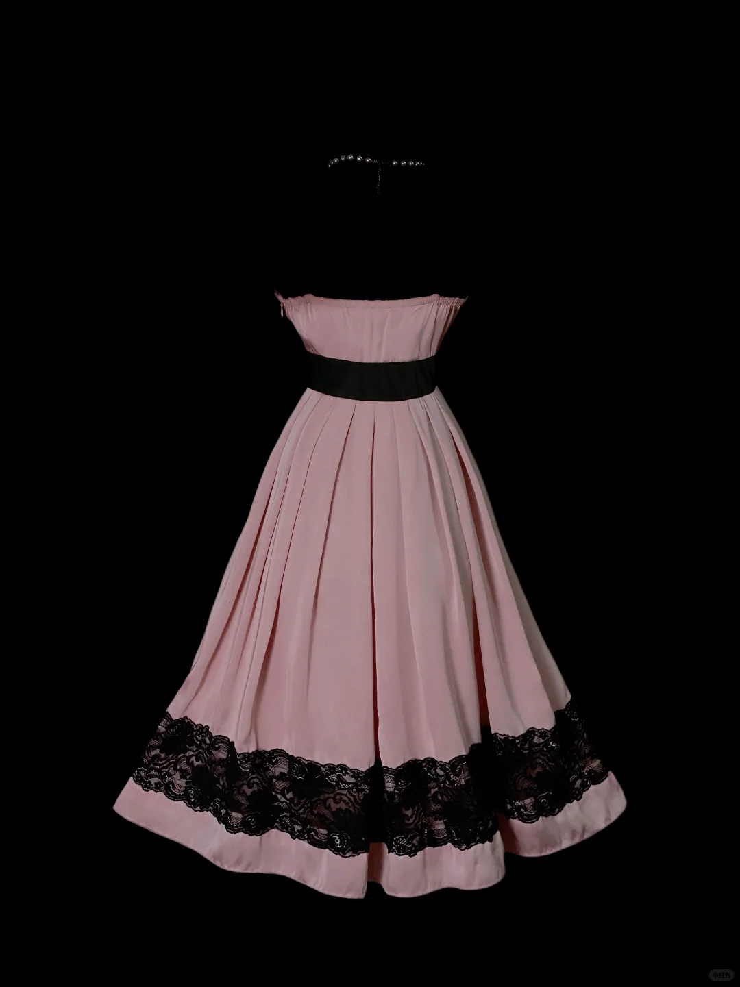 Dusty Pink Vintage Strapless Midi Prom Gown, V‑Neck Wrap Bodice, Lace Back Panel, Black Wide Satin Waistband, Pleated Full Midi Skirt, Wide Black Lace Hem Trim, Retro Elegant Party Photoshoot Dress gh8873