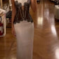 Robe longue dos nu à découpes style glamour vintage de luxe | Robe maxi en satin crème et noir avec dentelle contrastée pour soirée de gala rétro ou événement social haut de gamme gh6439