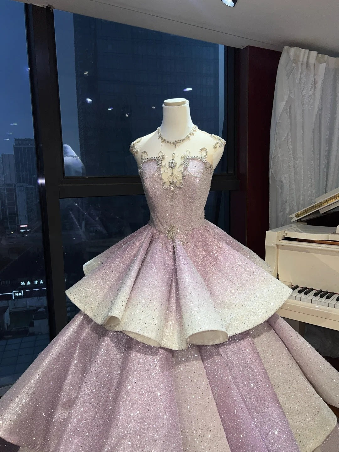 Funkelndes, mehrlagiges Prinzessinnenkleid, langes, formelles Ballkleid aus Satin gh6722