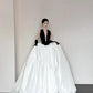 Schwarz und weiß modische und elegante V-Ausschnitt lange Satin A-Linie bodenlangen Ballkleid Abendkleid Ballkleid gh3732