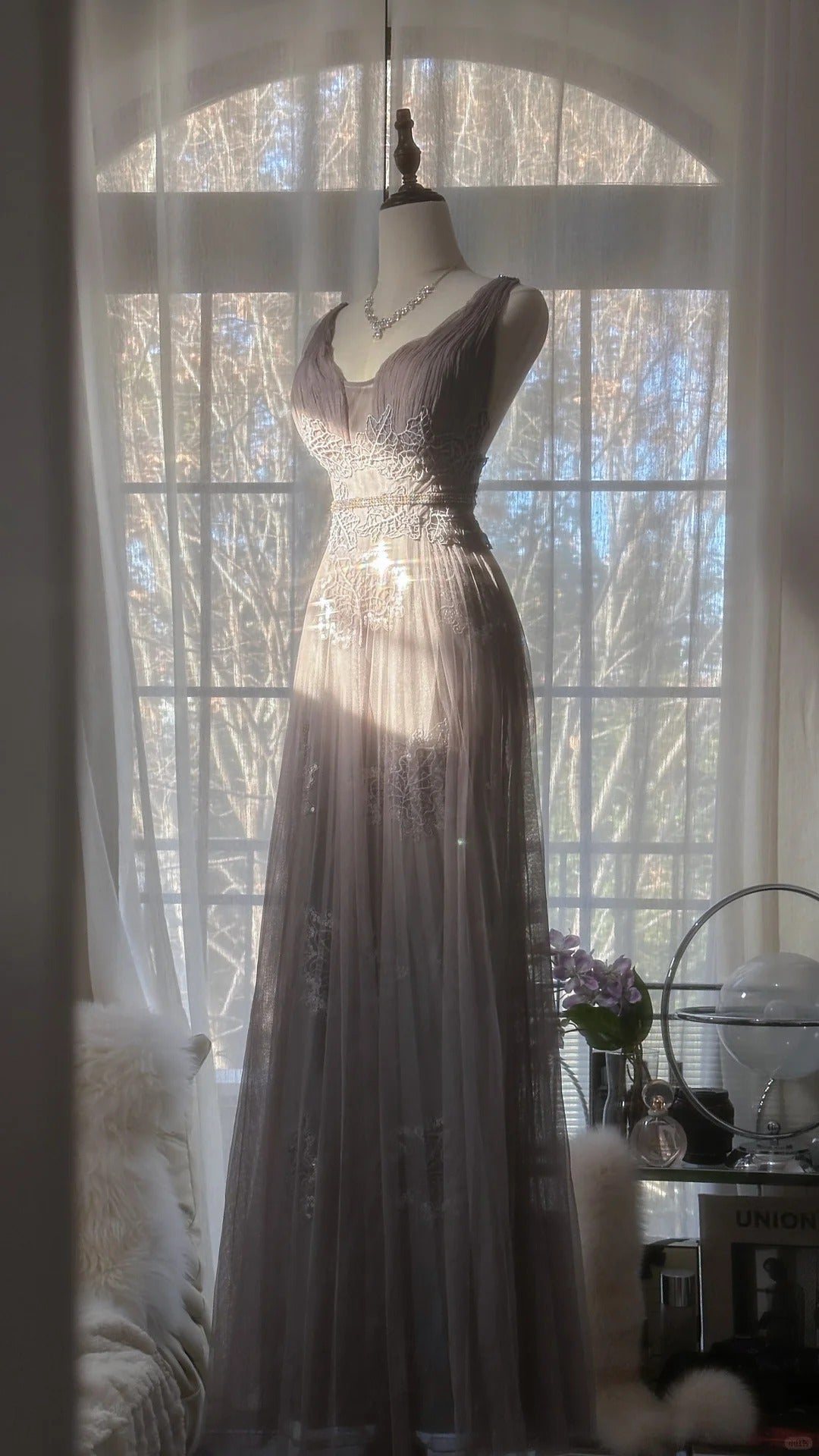 Grau Lila Romantisch Mode Elegant Exquisite Spitze Blumenapplikation Langes Tüll Feen-Ballkleid Abendkleid Geburtstags-/Hochzeitsgast-/Feiertagspartykleid Ballkleid Valentinstags-Date-Kleid Brautjungfernkleid gh4031
