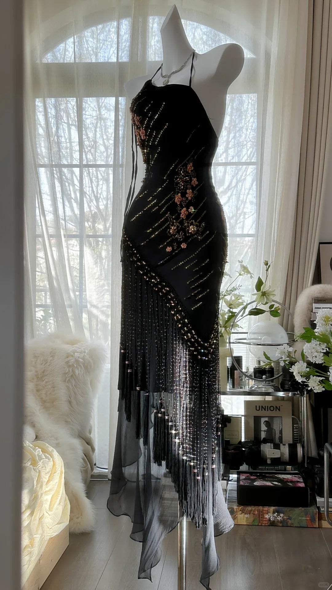 Robe de soirée longue en mousseline de soie noire, style vintage, délicate, à fleurs, avec pompons et perles, pour fête d'anniversaire, bal, gh3972