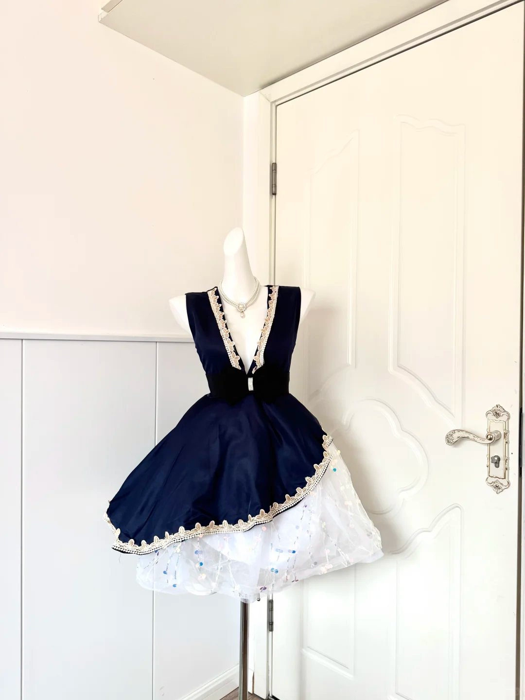 Women Navy Blue Homecoming Dress, Sleeveless Deep V‑Neck Lace Trim Rhinestone Bow Sash Asymmetrical Layered Sequin Tulle Mini Party Dress gh9204