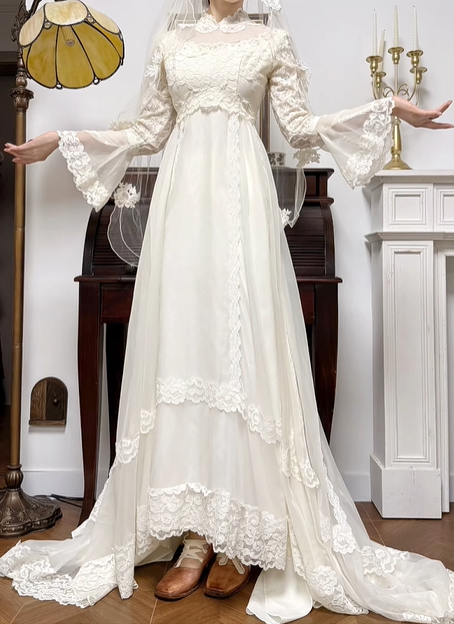 Ivory Vintage Lace Chiffon Wedding Dress, Bell Long Sleeve Bridal Prom Gown gh8738