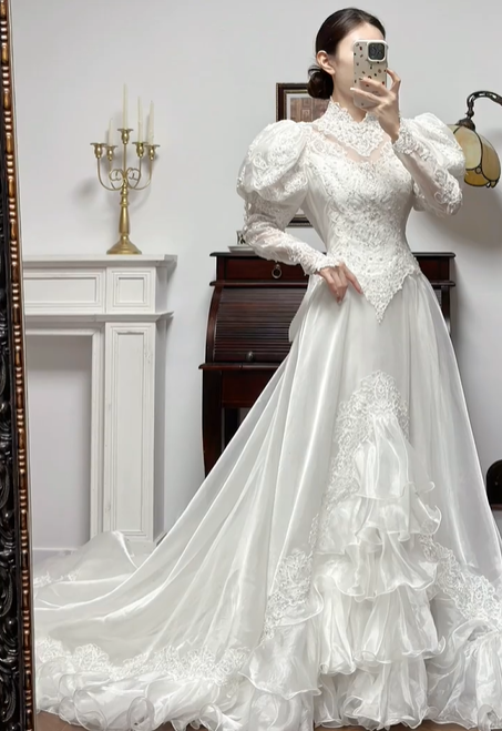Ivory Vintage Lace High‑Neck Statement Puff‑Sleeve Beaded Pointed‑Bodice Long Train Wedding Dress gh8777