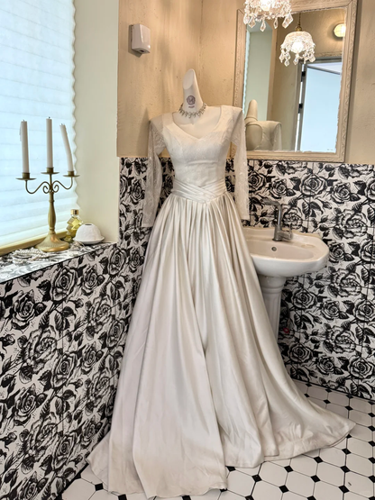 White Lace Long Sleeve Waist-Cinched Fitted Long Vintage Elegant Romantic Dress, Wedding Gown gh7528