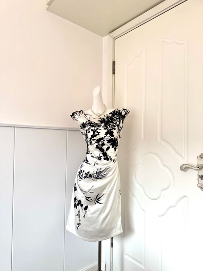 Women White Homecoming Dress, Sleeveless Boat Neck Black Ink Floral Print Side Ruched Waist Fitted Sheath Bodycon Mini Party Dress gh9207