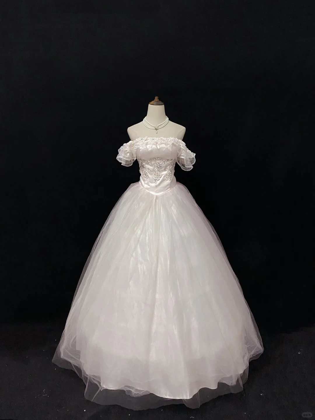 Blush Pink Off-the-Shoulder Vintage Elegant Romantic Gown, Cinched Waist, Voluminous Flared Skirt, Wedding Dress & Bridal Gown gh8138