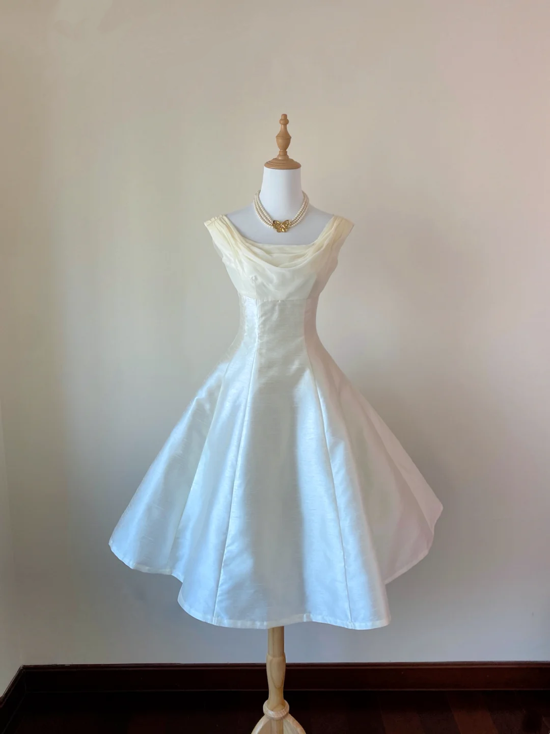 White Vintage Strap Fitted Waist Flared Evening Gown gh7139