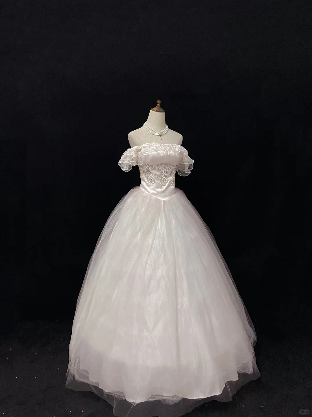 Blush Pink Off-the-Shoulder Vintage Elegant Romantic Gown, Cinched Waist, Voluminous Flared Skirt, Wedding Dress & Bridal Gown gh8138