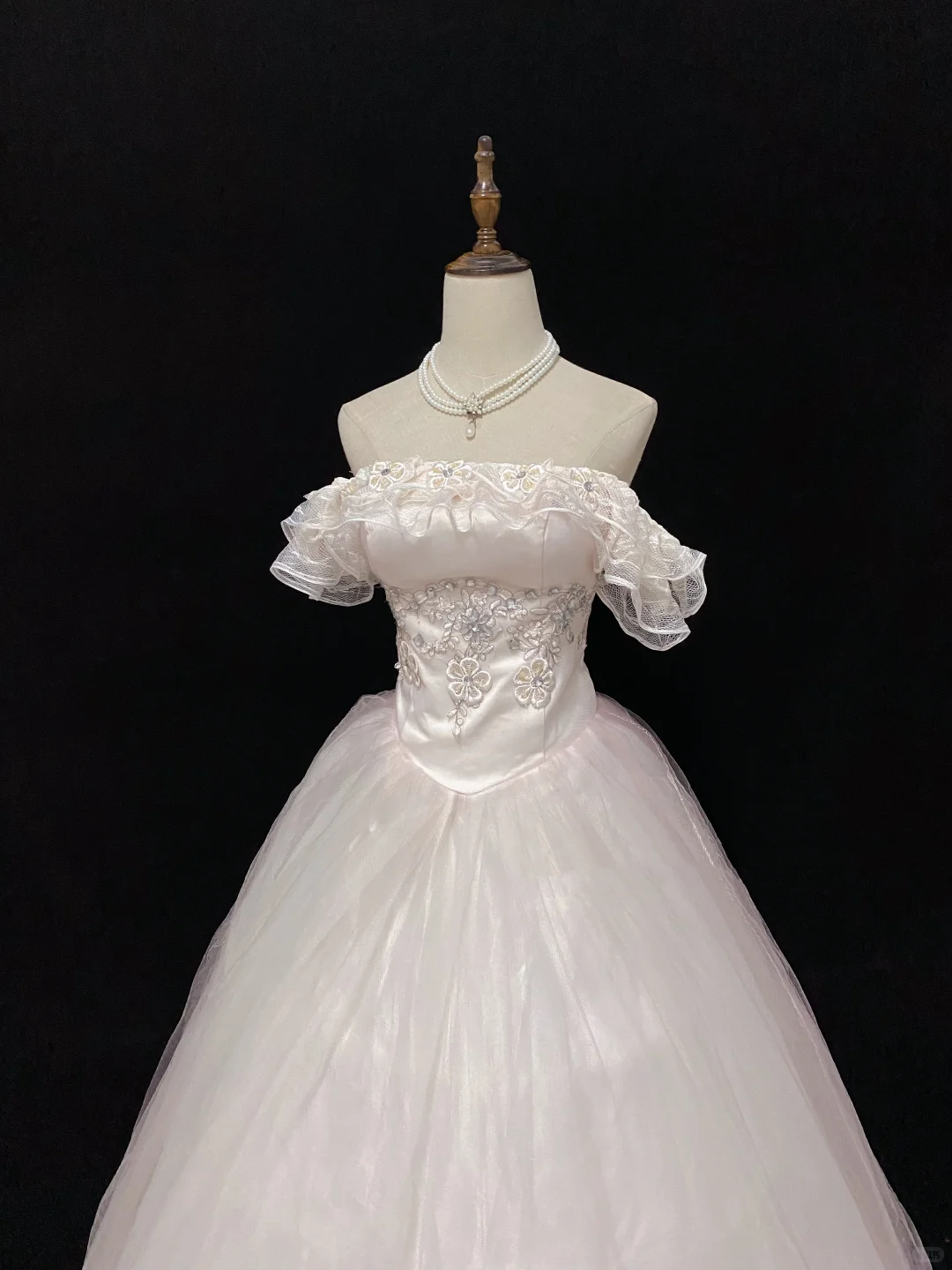Blush Pink Off-the-Shoulder Vintage Elegant Romantic Gown, Cinched Waist, Voluminous Flared Skirt, Wedding Dress & Bridal Gown gh8138