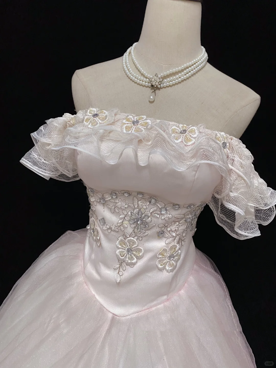 Blush Pink Off-the-Shoulder Vintage Elegant Romantic Gown, Cinched Waist, Voluminous Flared Skirt, Wedding Dress & Bridal Gown gh8138