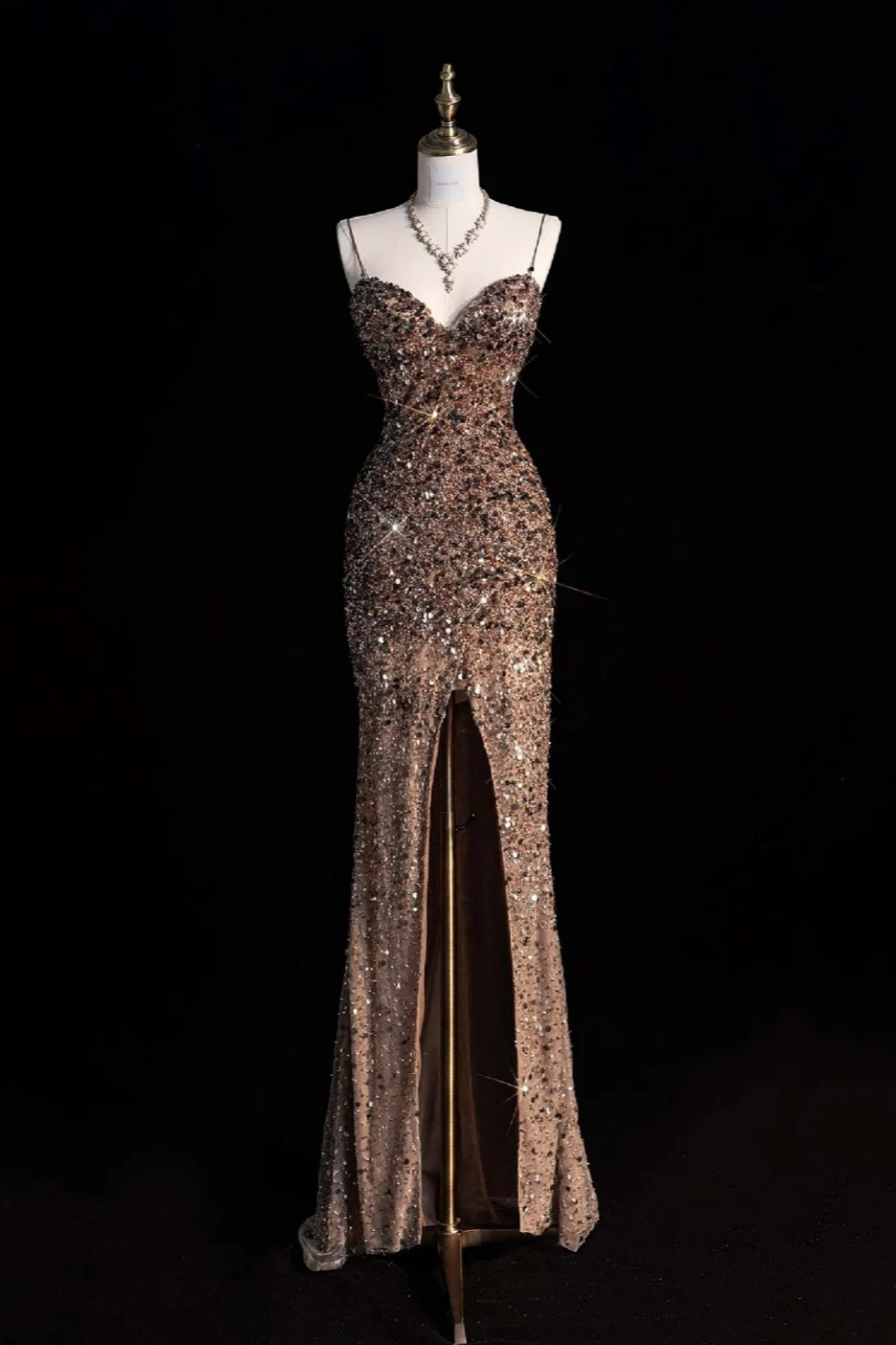 Robe de soirée longue sirène à bretelles spaghetti et sequins dégradés or champagne gh6754