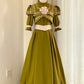Olivgrünes, bodenlanges Spitzenkleid im viktorianischen Stil für Teepartys · Retro-Partykleid gh6737