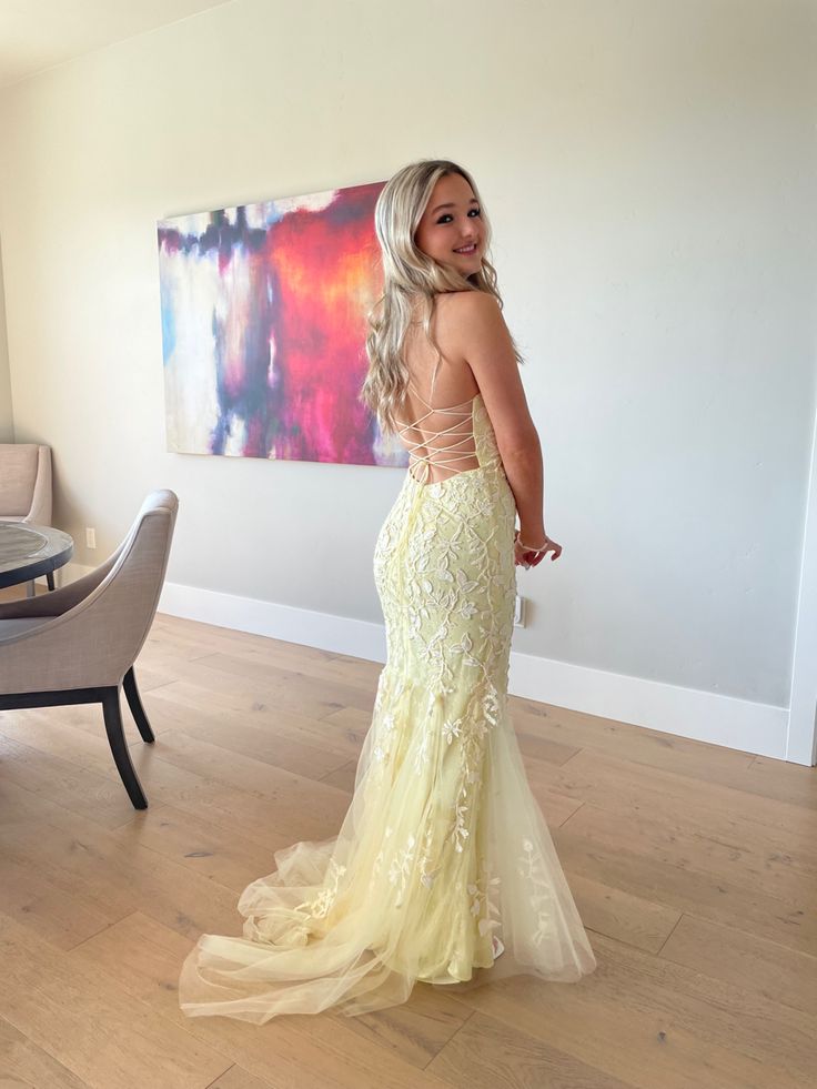 Robe de soirée longue en dentelle jaune élégante et délicate avec broderie florale et appliques gh3356