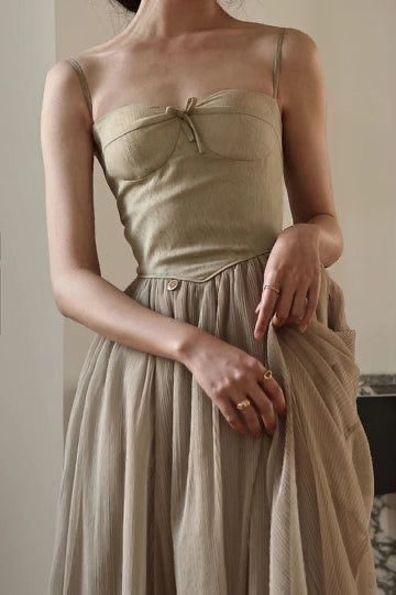girlhomeshops – Maßgeschneidertes, langes, schlichtes Brautjungfernkleid aus Tüll mit Spaghettiträgern, gh5710