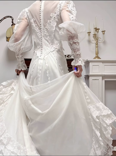 Ivory Vintage V‑Neck Tulle Wedding Dress, Sheer Puff Long Sleeve Bridal Gown gh8748