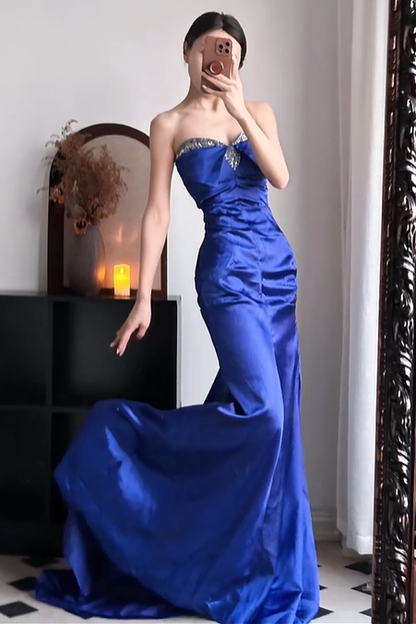 Royal‑Blue Vintage Strapless Sweetheart Prom Gown, Rhinestone‑Trimmed Neckline, Chest Bow Detail, Bodice & Waist Ruched Design, Glossy Satin Fabric, Fitted Mermaid Floor‑Sweeping Evening Dress gh8825