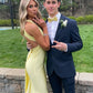 Robe de soirée longue en satin à col en V et à coupe ajustée en queue de poisson jaune gh3369