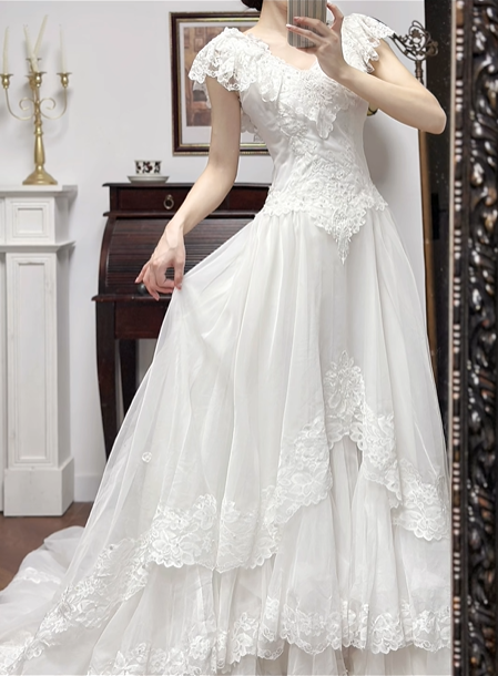 Ivory Vintage Wedding Gown, V‑Neck Lace Flutter Sleeves, Lace Appliqué Fitted Waist, Flowy Multi‑Layer Tulle Skirt, Lace Appliqué Details, Multi‑Tier Lace Hem, Long Lace Train, Bridal Prom Dress gh8733