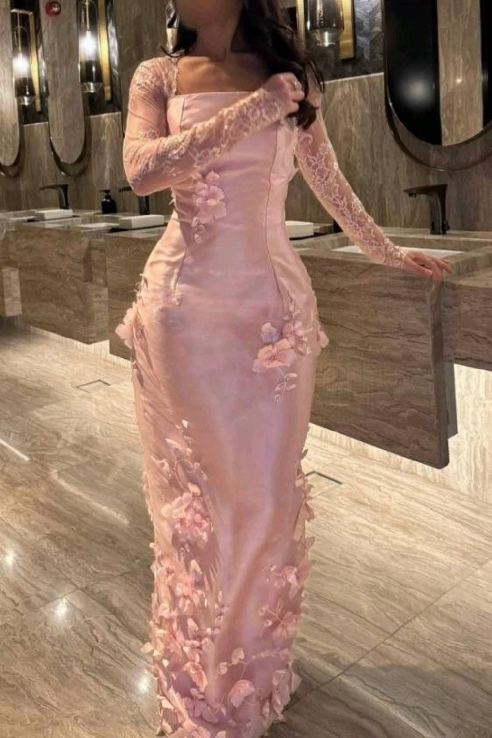 Robe de soirée rose en satin à manches longues et imprimé floral fait main gh7076