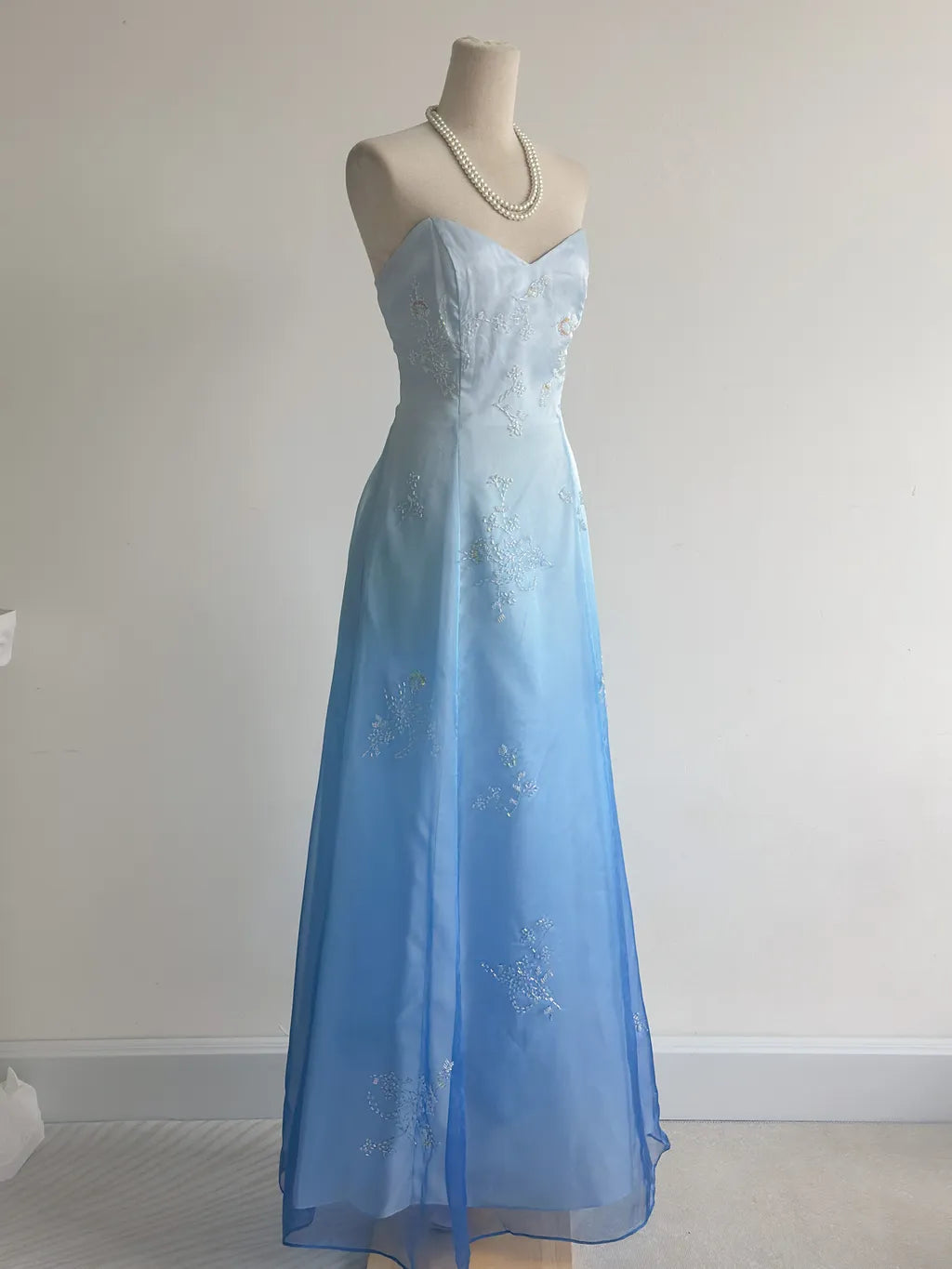 Girlhomeshops--Blue and white exquisite floral fashion gradient tube top long floor-length ball gown graduation dress gh5515