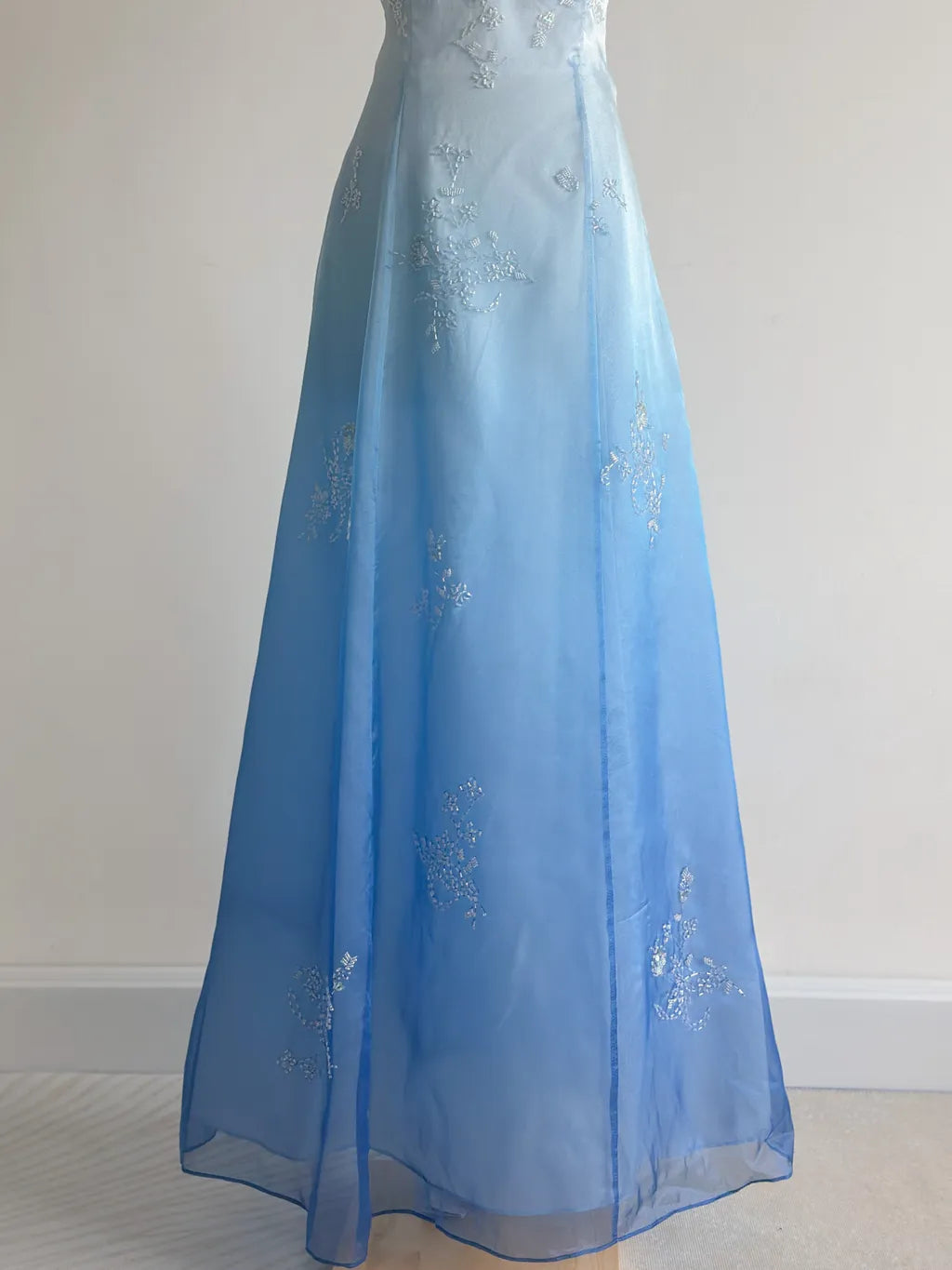 Girlhomeshops--Blue and white exquisite floral fashion gradient tube top long floor-length ball gown graduation dress gh5515