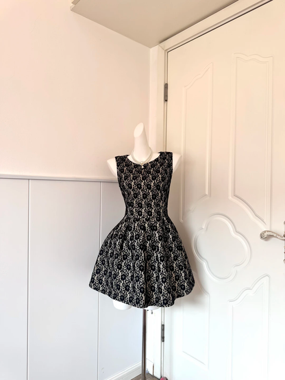 Black Floral Jacquard Lace Short Cocktail Dress, Sleeveless Round Neck High‑Waist A‑Line Homecoming Gown gh9148