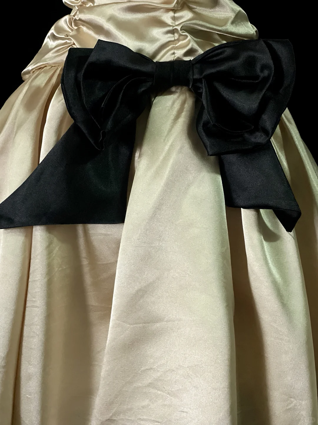 Champagne Satin Strapless Vintage Midi Prom Gown, Ruched Bodice, Large Side Black Satin Bow, High Fitted Waist, A‑Line Full Midi Skirt, Black Tulle Lining, Retro Cocktail Party Dress gh8876