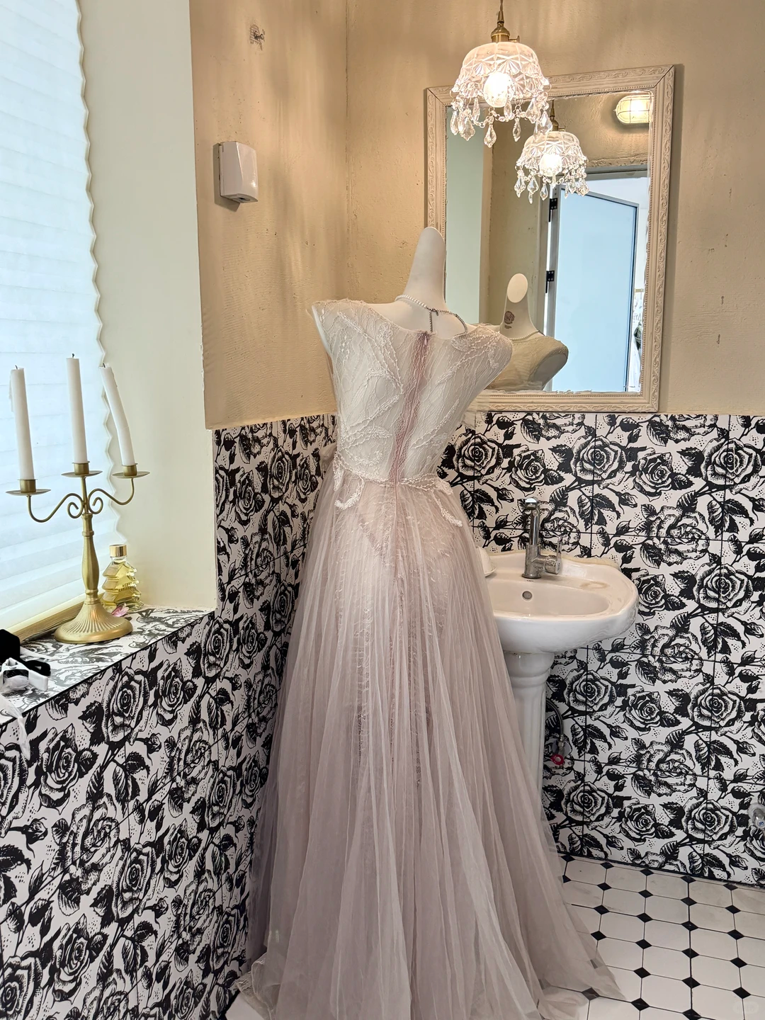 Light Gray Pink Sleeveless Waist-Cinched Full Flared Skirt Luxury Romantic Dress, Wedding Gown gh7637