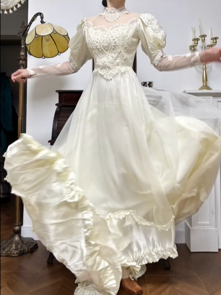 Ivory Vintage Leg‑of‑Mutton Sleeve Satin Tulle Lace‑Ruffle Long Train Wedding Dress gh8766