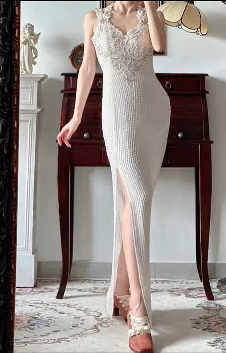 Off‑White Vintage Halter Maxi Gown, Ornate Lace Applique V‑Neck Bodice, Textured Vertical‑Stripe Fabric, Fitted Sheath Silhouette, Front High‑Slit Design, Elegant Retro Light‑Wedding Evening Party Dress gh8844