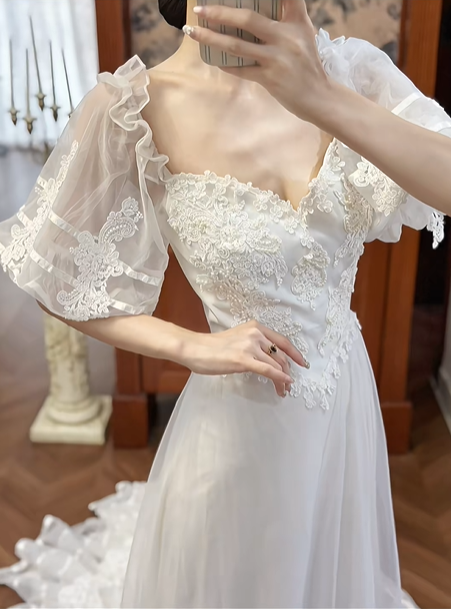 White Vintage Tulle A‑Line Wedding Prom Dress, Sweetheart V‑Neck Ruffle Puff Sleeves, 3D Floral Lace Appliqués, Tiered Cake Hem gh8707