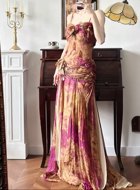 Purple‑Brown Vintage Oil‑Painting Dye‑Print Spaghetti‑Strap Prom Gown, 3D Floral Bust Appliqués, Ruched Wrapped Waist With Chain Ornament, High‑Slit Flowing Floor‑Length Train, Evening Prom Dress gh8803