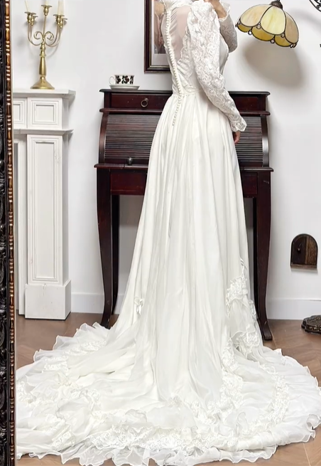 Ivory Vintage Ruffled‑V‑Neck Lace Puff‑Sleeve Diagonal‑Ruffle Long Train Wedding Dress gh8776