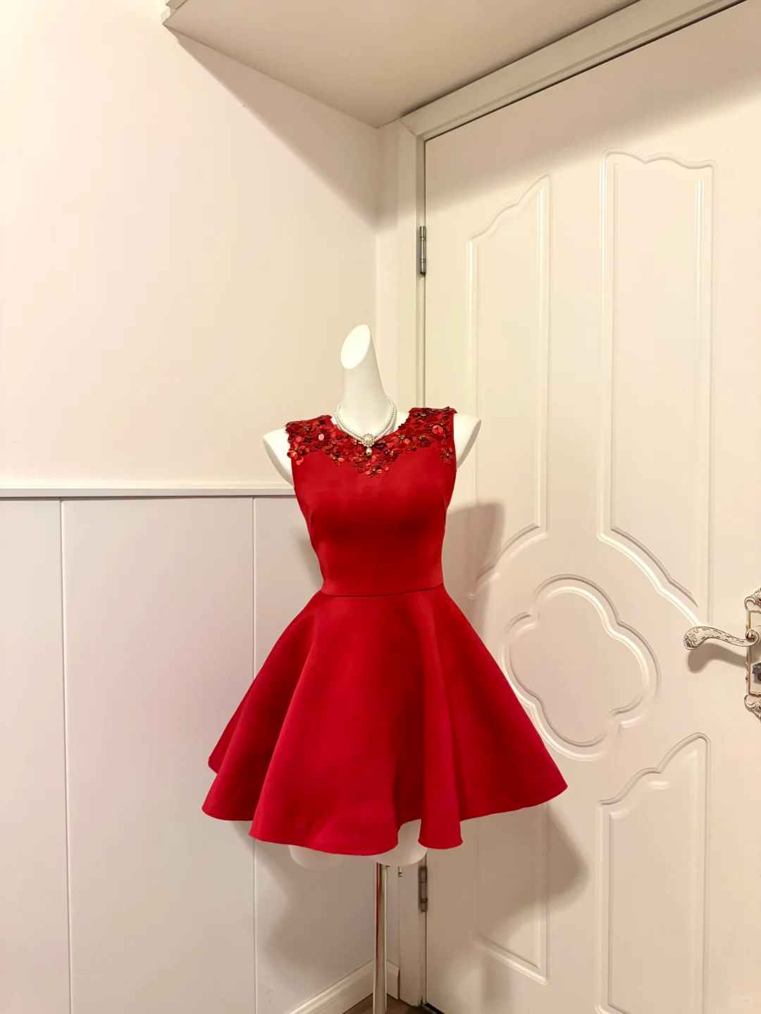 Red Sleeveless Short Cocktail Dress, 3D Floral Appliques Neck A‑Line Homecoming Party Gown gh9169