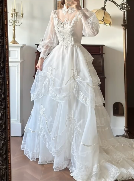 Ivory Vintage High‑Neck Puff‑Sleeve Lace‑Appliqué Tiered‑Tulle Long Train Ballgown Wedding Dress gh8785