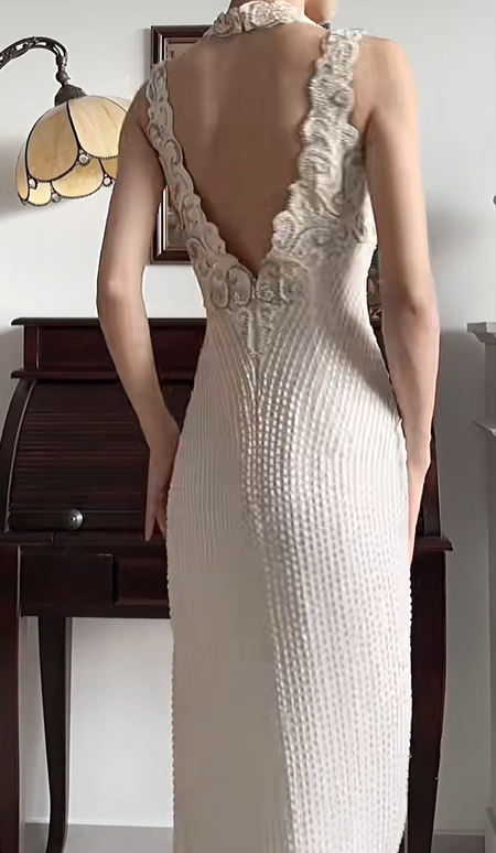 Off‑White Vintage Halter Maxi Gown, Ornate Lace Applique V‑Neck Bodice, Textured Vertical‑Stripe Fabric, Fitted Sheath Silhouette, Front High‑Slit Design, Elegant Retro Light‑Wedding Evening Party Dress gh8844