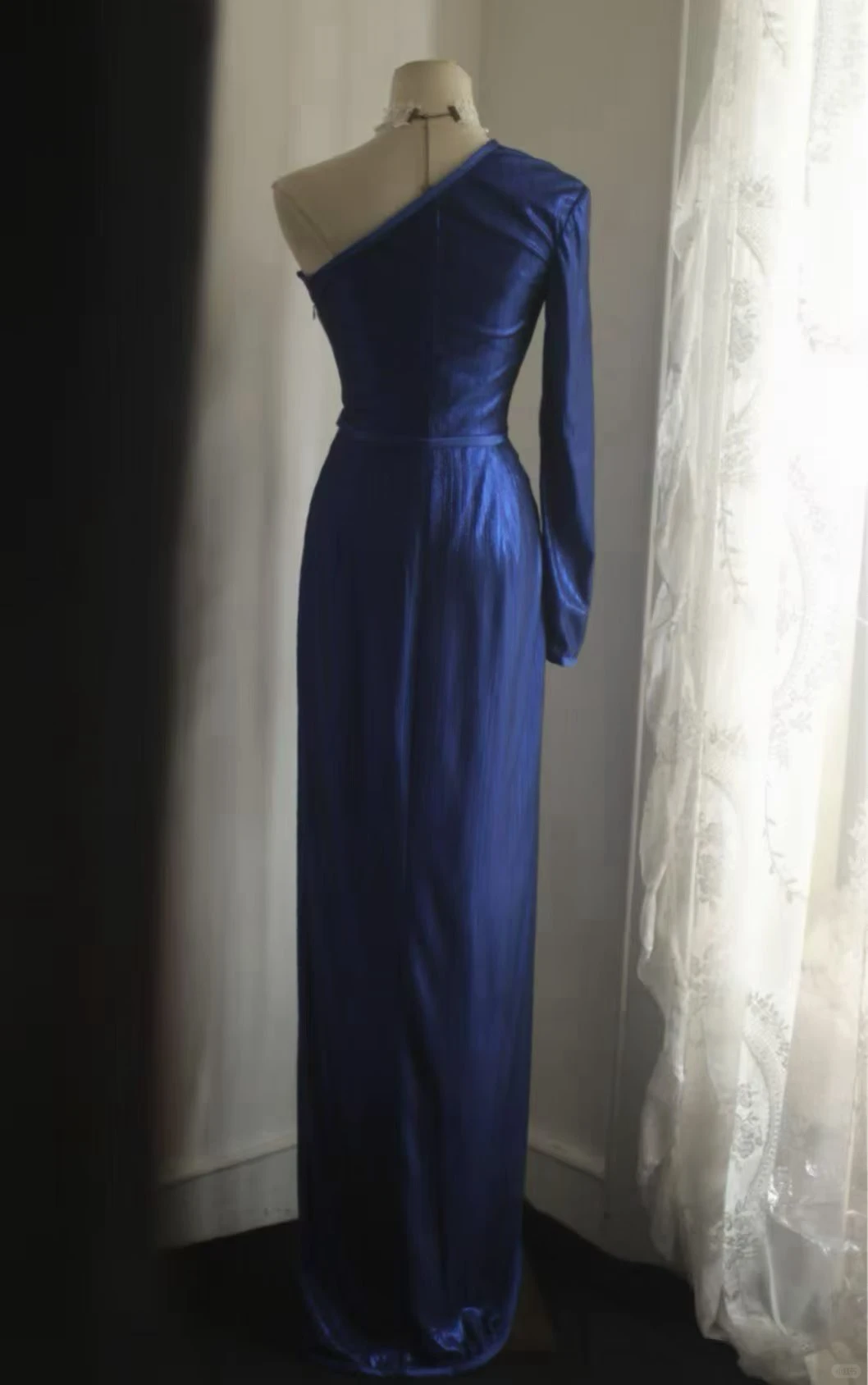 Royal Blue One‑Shoulder Long Sleeve Evening Gown, Mesh Cutout Waist Draped Ruched High Slit Metallic Formal Party Dress gh9112