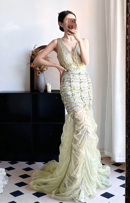 Light‑Mint‑Green‑Vintage‑Gown V‑Neck‑Sleeveless Heavy‑Beaded‑Sequins‑Yellow‑Green‑Tones Bodycon‑Mermaid Crinkled‑Sheer‑Tulle‑Skirt Chapel‑Train Palace‑Style‑Evening‑Prom‑Dress gh8827