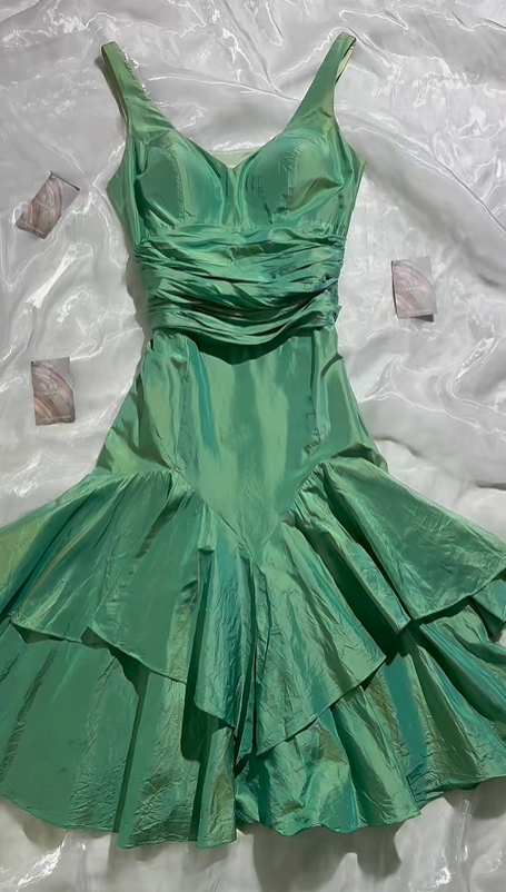 Vintage Green Spaghetti Strap Fitted Waist Slim Short Prom & Evening Party Dress With Unique Design gh8508