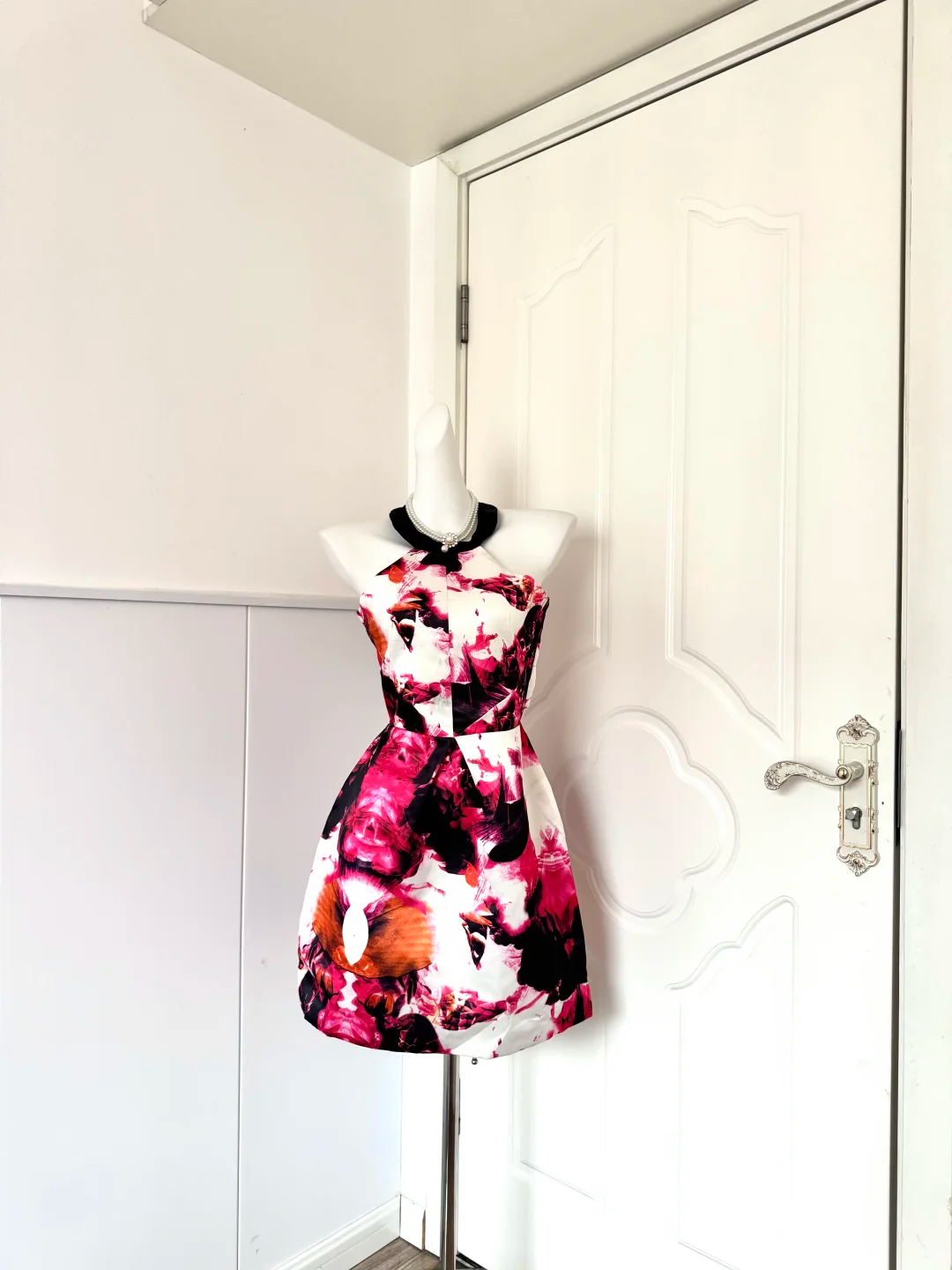 Women Abstract Floral Homecoming Dress, Halter Neck With Black Collar Satin Fabric High Waist Flared A‑Line Mini Party Dress gh9199