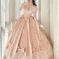 Pfirsichrosa Satin-Ballkleid im viktorianischen Lolita-Stil mit schulterfreiem Ausschnitt: Satinstoff, Spitzenschleife, Retro-Ballkleid-Silhouette, formelles Kleid für Teepartys gh6735
