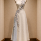 ✨Girlhomeshops-Cream Sleeveless Modified Qipao with Diagonal 3D Floral & Bead Accents gh10514