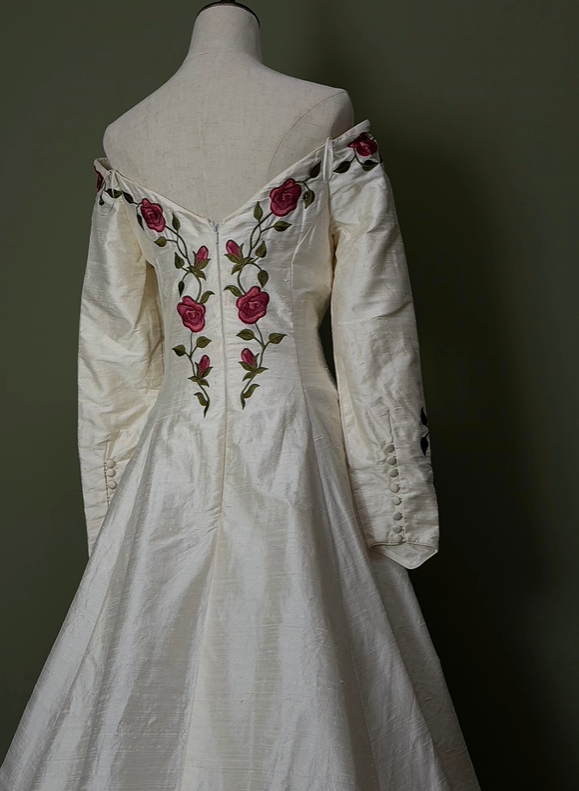 Vintage Off White Long Sleeve Embroidery Fitted Waist Long A-Line Prom & Evening Party Dress gh8500
